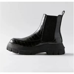 URBAN OUTFITTERS the Eden Chelsea Platform Boot Faux Leather in Black Wmn Sz. 10